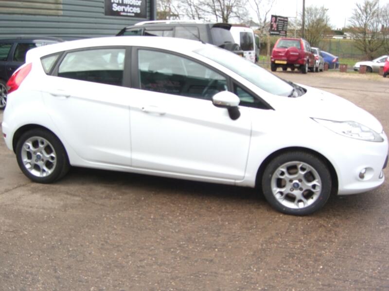 FORD FIESTA 1.4 Zetec 