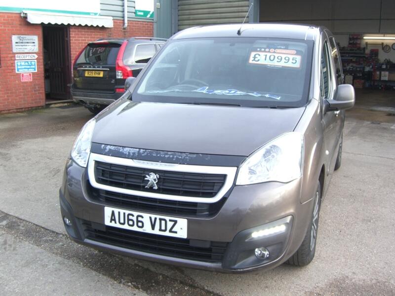 View PEUGEOT PARTNER TEPEE 1.6 BlueHDi Active 