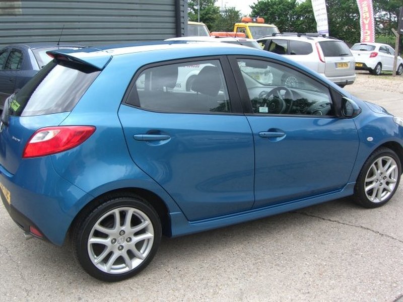 MAZDA 2