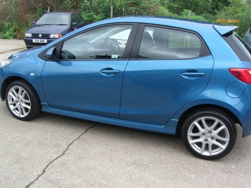 MAZDA 2