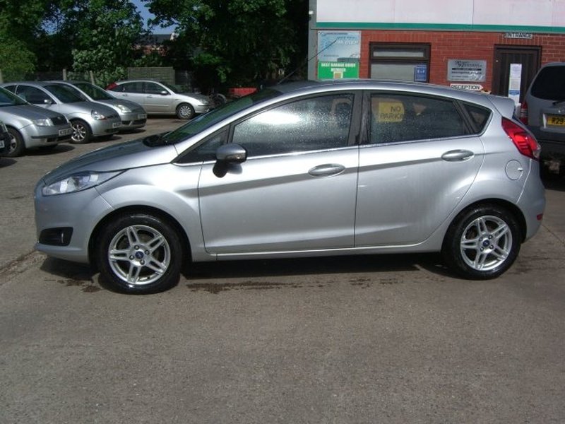 View FORD FIESTA TI-VCT 105 Powershift Auto Zetec