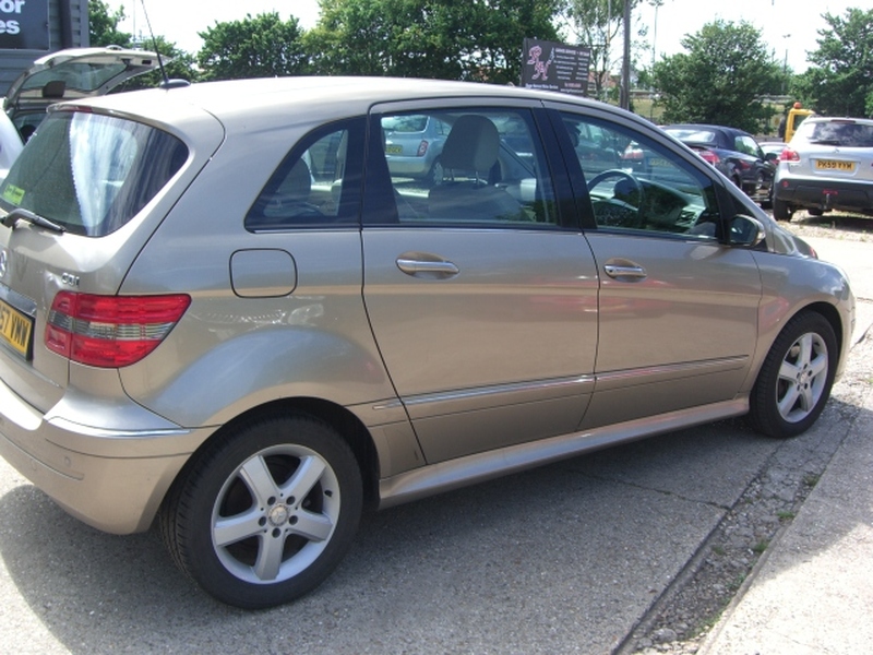 View MERCEDES-BENZ B CLASS B180CDi SE