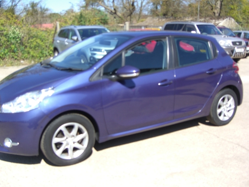 View PEUGEOT 208 HDI ACTIVE