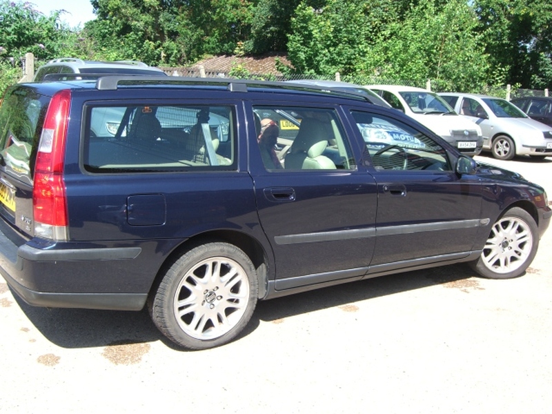 View VOLVO V70 V70 140 SE