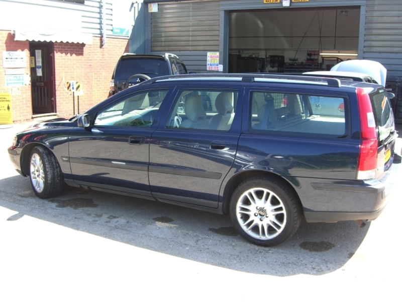 View VOLVO V70 V70 140 SE