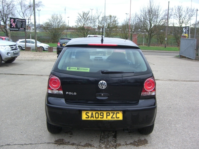 VOLKSWAGEN POLO