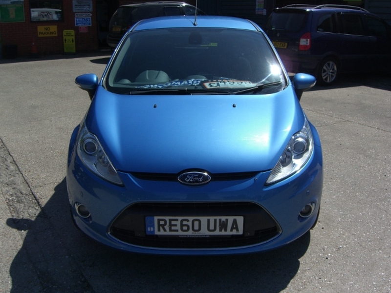 View FORD FIESTA TITANIUM