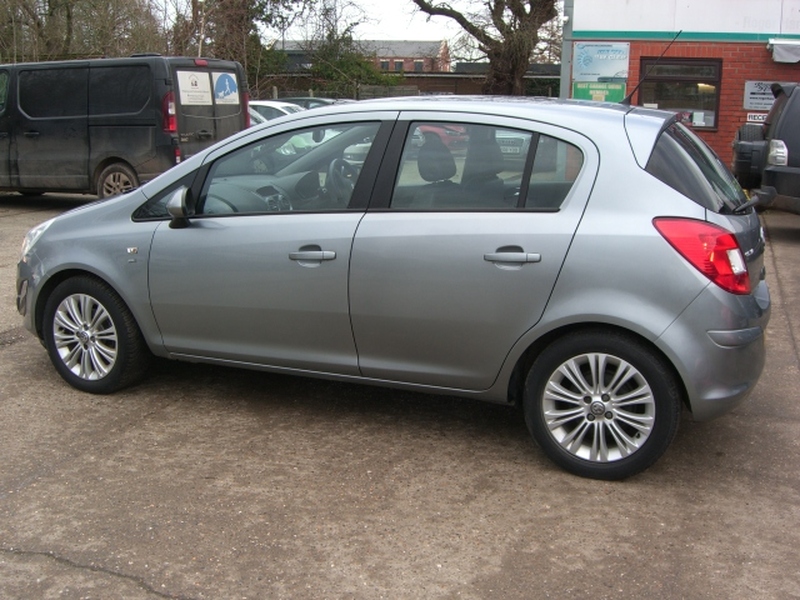 View VAUXHALL CORSA SE