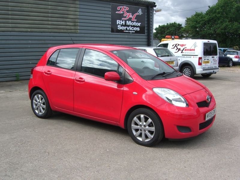 View TOYOTA YARIS VVT-I TR