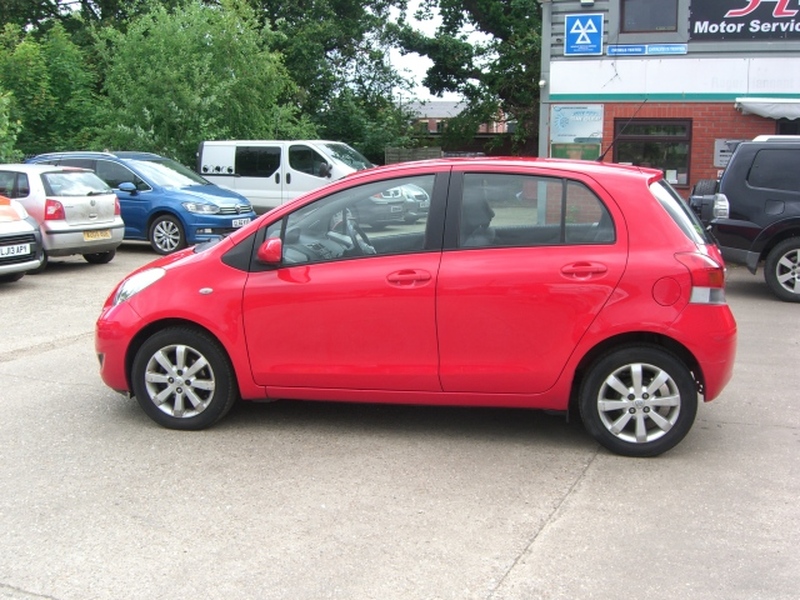 TOYOTA YARIS